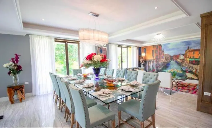 Pandora Luxury Mansion In Pos Villa Port of Spain Casa vacanze