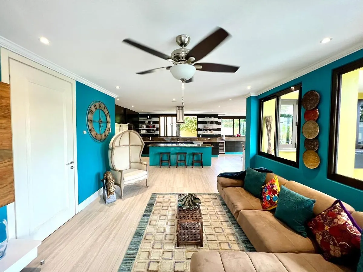 Pandora Luxury Mansion In Pos Villa Port of Spain Casa vacanze