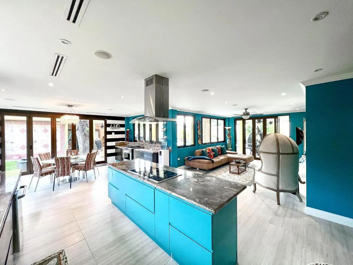 Pandora Luxury Mansion In Pos Villa Port of Spain Casa vacanze